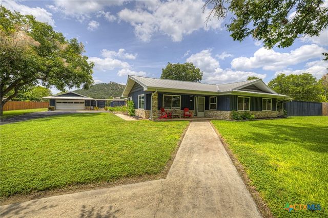 635 Riverside Path, Canyon Lake, TX 78133