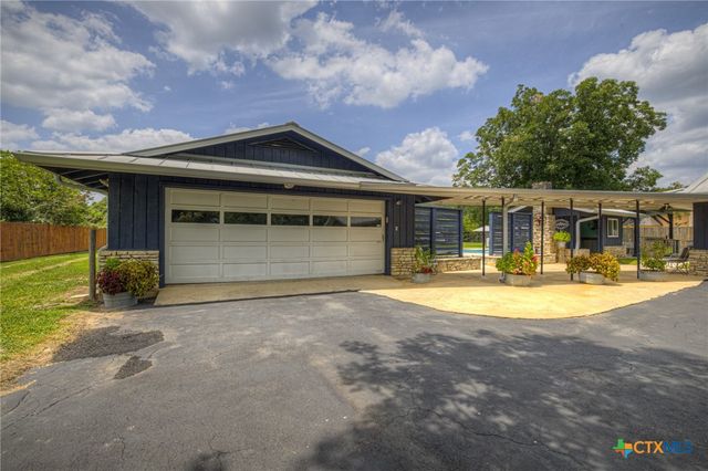 635 Riverside Path, Canyon Lake, TX 78133