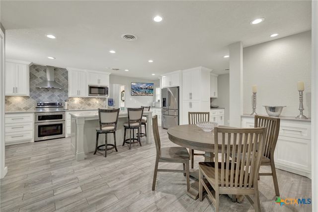635 Riverside Path, Canyon Lake, TX 78133