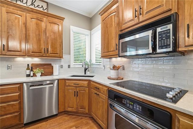 13813 Richards Street, Overland Park, KS 66221