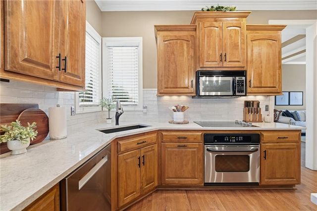 13813 Richards Street, Overland Park, KS 66221