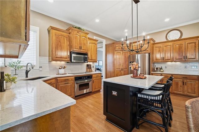 13813 Richards Street, Overland Park, KS 66221