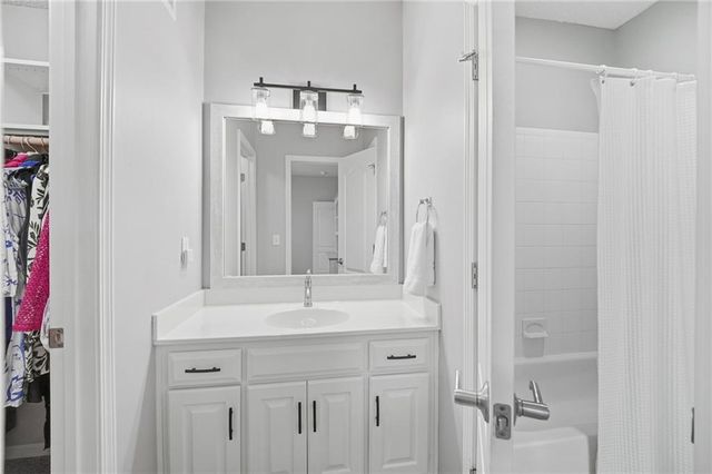 13813 Richards Street, Overland Park, KS 66221