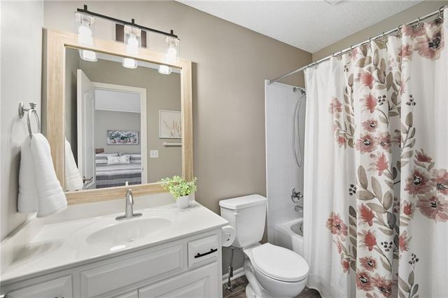 13813 Richards Street, Overland Park, KS 66221