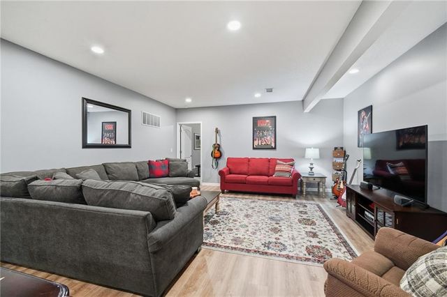 13813 Richards Street, Overland Park, KS 66221