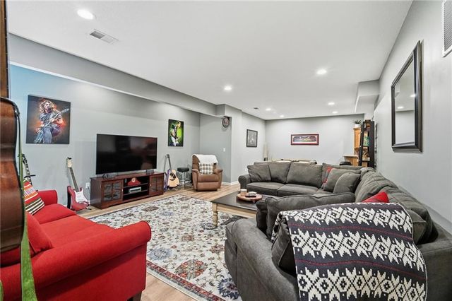 13813 Richards Street, Overland Park, KS 66221