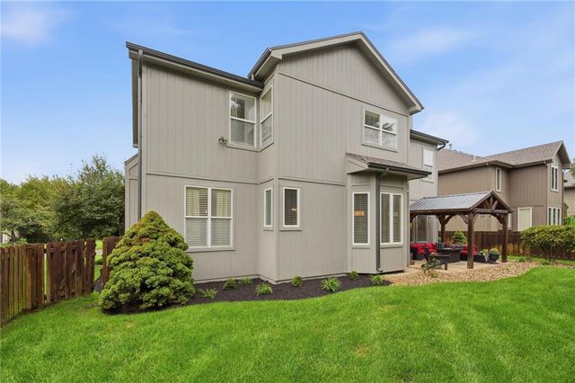 13813 Richards Street, Overland Park, KS 66221