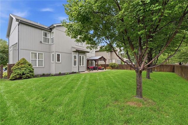 13813 Richards Street, Overland Park, KS 66221