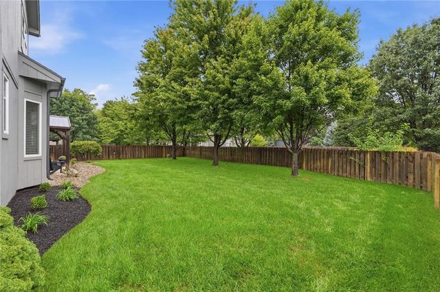 13813 Richards Street, Overland Park, KS 66221