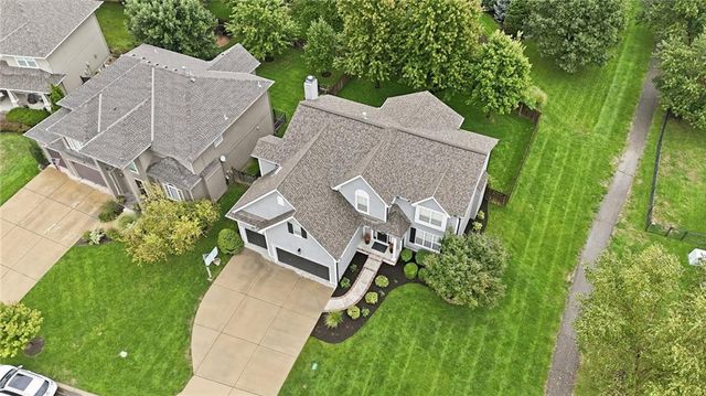 13813 Richards Street, Overland Park, KS 66221