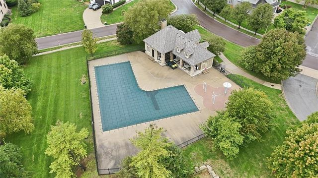 13813 Richards Street, Overland Park, KS 66221