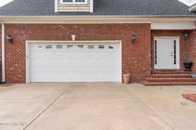 111 Rollingwood Drive, New Bern, NC 28562