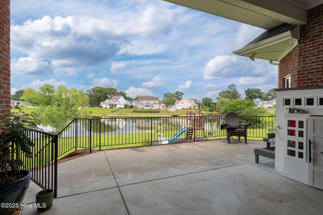 111 Rollingwood Drive, New Bern, NC 28562
