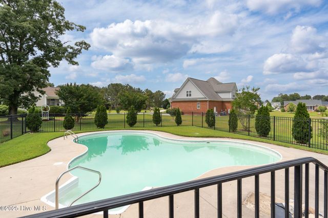 111 Rollingwood Drive, New Bern, NC 28562