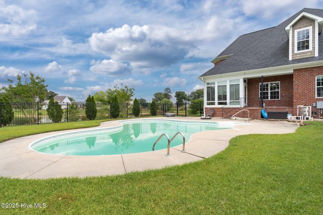 111 Rollingwood Drive, New Bern, NC 28562