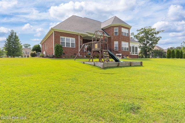111 Rollingwood Drive, New Bern, NC 28562