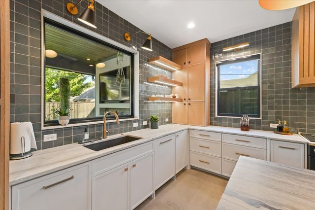 2637 Dixiana Drive, Farmers Branch, TX 75234