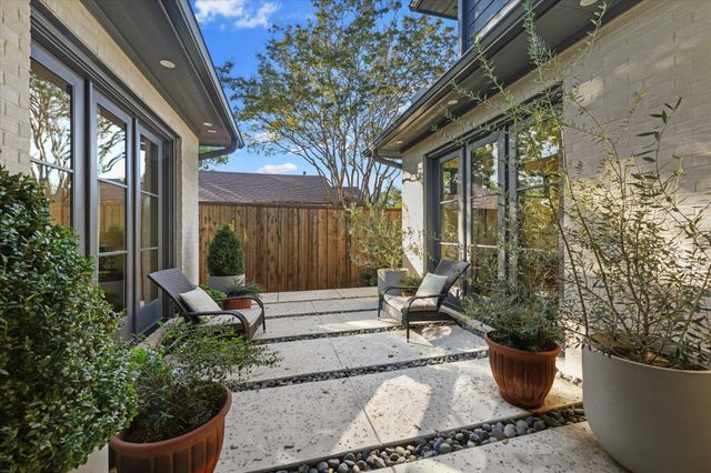 2637 Dixiana Drive, Farmers Branch, TX 75234