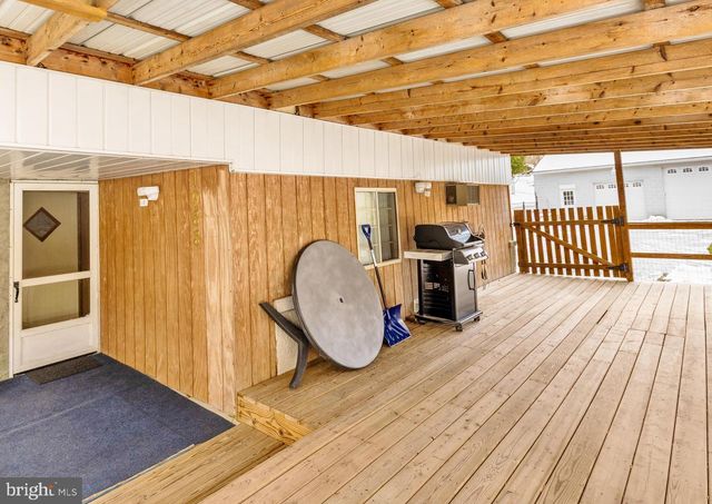 1988 WINDY HILL RD, New Freedom, PA 17349