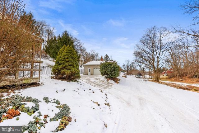 1988 WINDY HILL RD, New Freedom, PA 17349