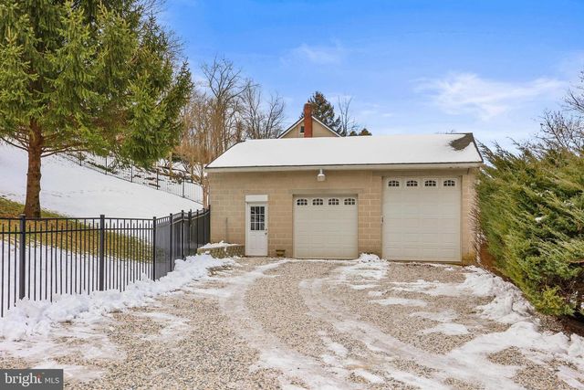 1988 WINDY HILL RD, New Freedom, PA 17349