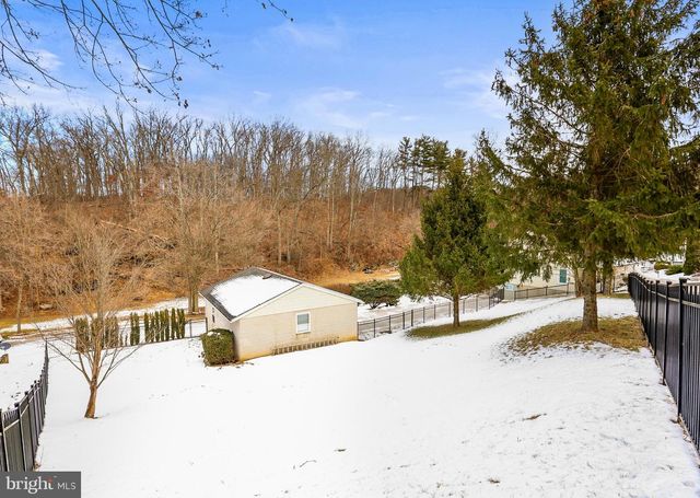 1988 WINDY HILL RD, New Freedom, PA 17349
