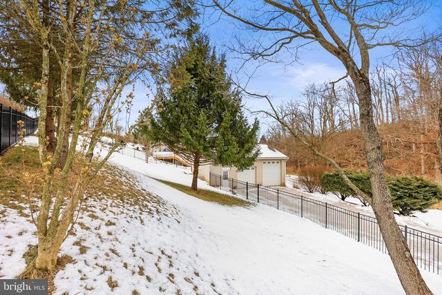 1988 WINDY HILL RD, New Freedom, PA 17349