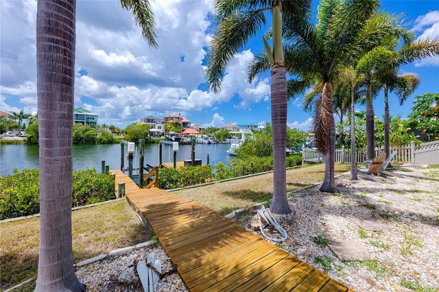 1116 KINGFISH PLACE, Apollo Beach, FL 33572
