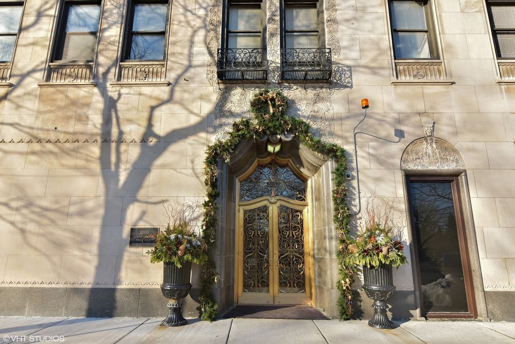 2000 N Lincoln Park West Parkway 905, Chicago, IL 60614