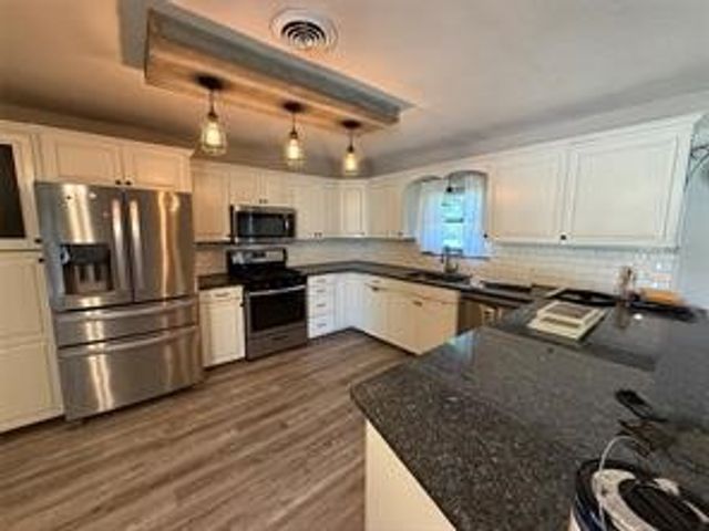 1412 Hillcrest Street, Ennis, TX 75119