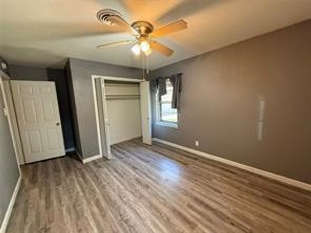 1412 Hillcrest Street, Ennis, TX 75119