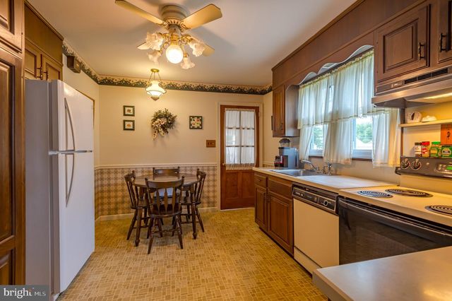 4 MADELINE, East Brunswick, NJ 08816
