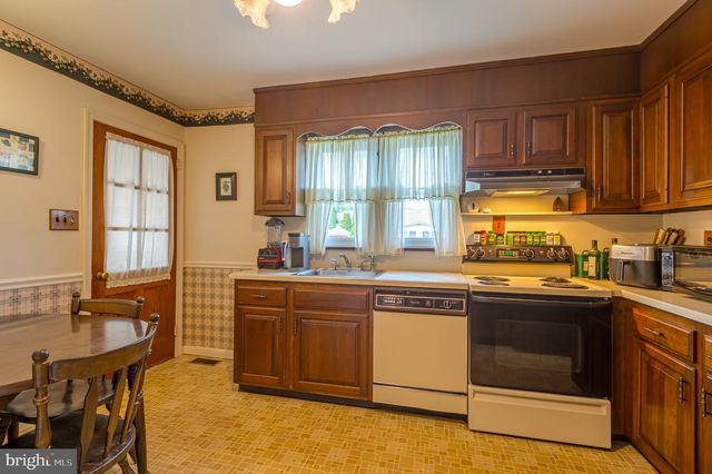 4 MADELINE, East Brunswick, NJ 08816