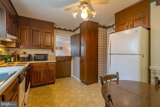 4 MADELINE, East Brunswick, NJ 08816