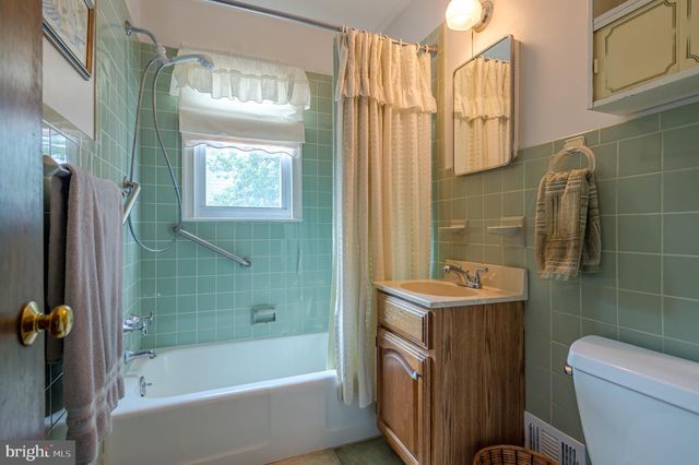 4 MADELINE, East Brunswick, NJ 08816