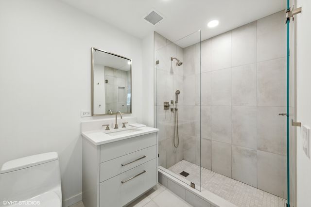 57 E Delaware Place 2805, Chicago, IL 60611