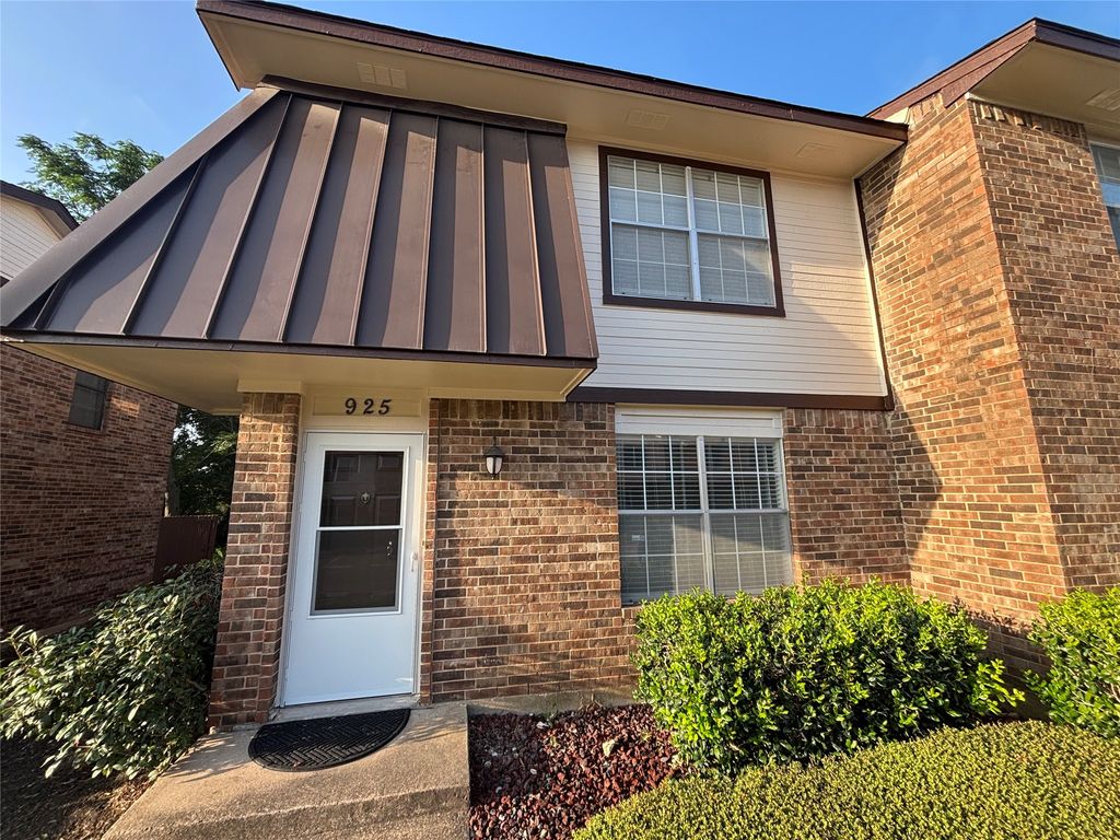 925 Cedar Terrace, Cedar Hill, TX 75104