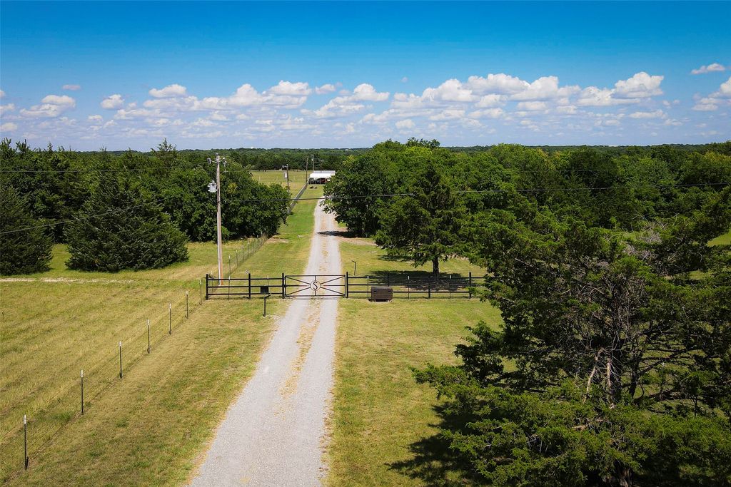 21 AC Edwards Road, Van Alstyne, TX 75495