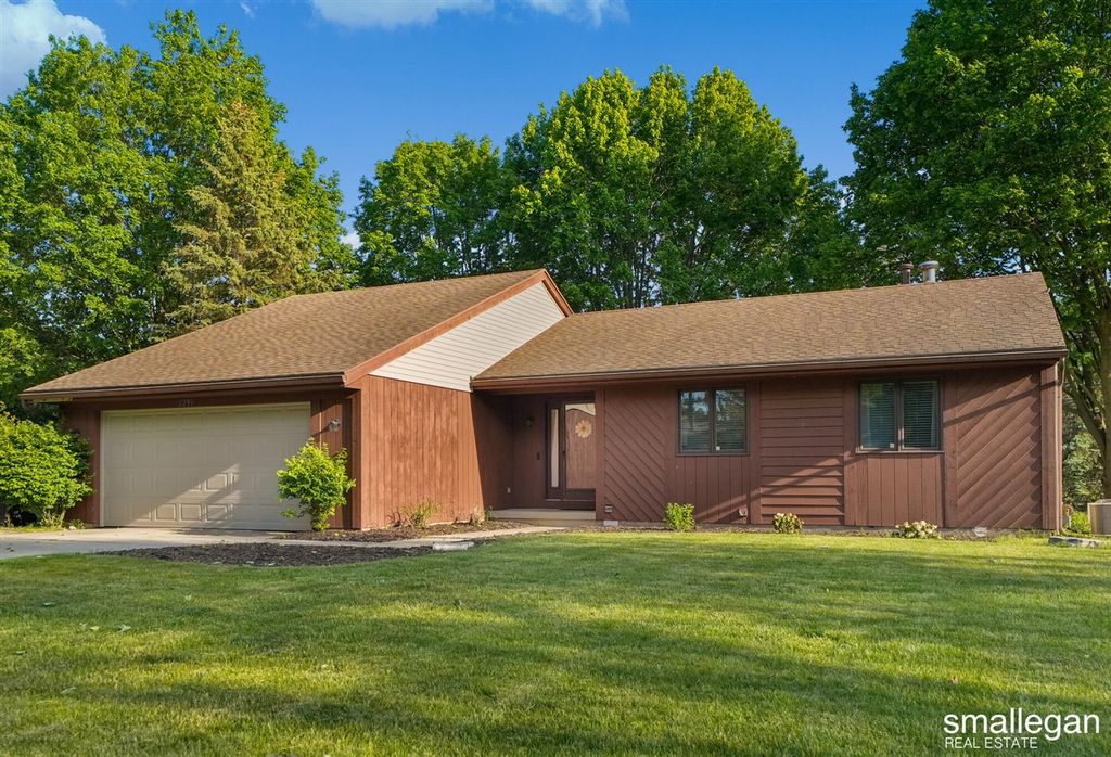 2290 Ancient Drive, Wyoming, MI 49519