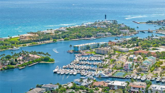 2601 NE 36th St, Lighthouse Point, FL 33064