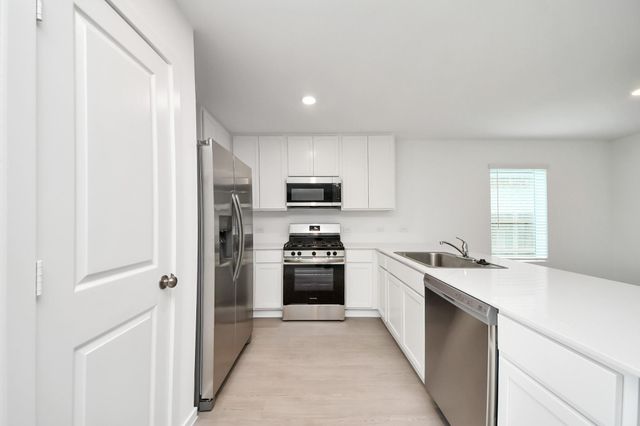 2943 Summer Breeze Way, Angleton, TX 77515