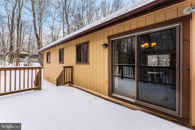 391 BERRY LN, Pocono Lake, PA 18347