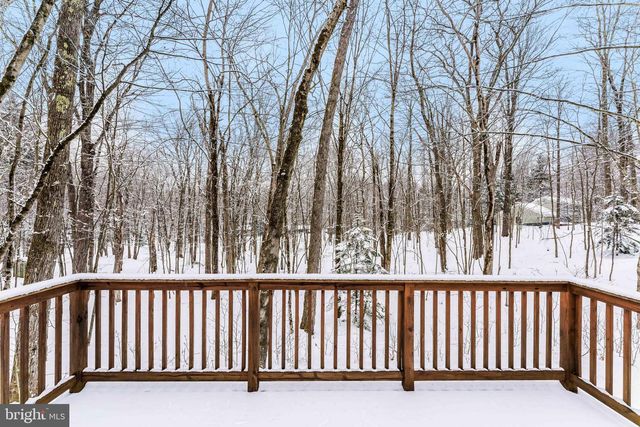 391 BERRY LN, Pocono Lake, PA 18347