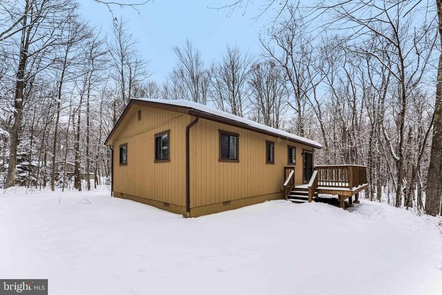 391 BERRY LN, Pocono Lake, PA 18347