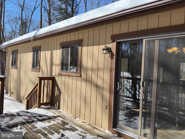 391 BERRY LN, Pocono Lake, PA 18347