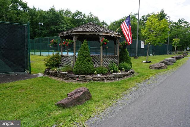 391 BERRY LN, Pocono Lake, PA 18347