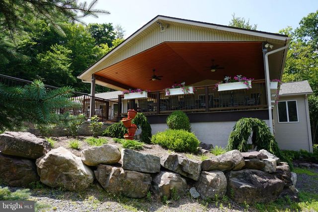 391 BERRY LN, Pocono Lake, PA 18347