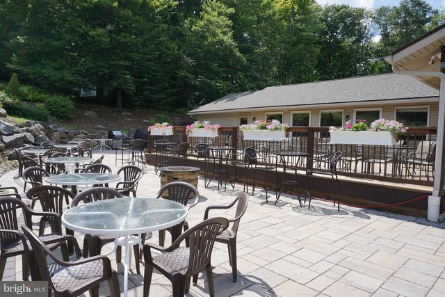 391 BERRY LN, Pocono Lake, PA 18347