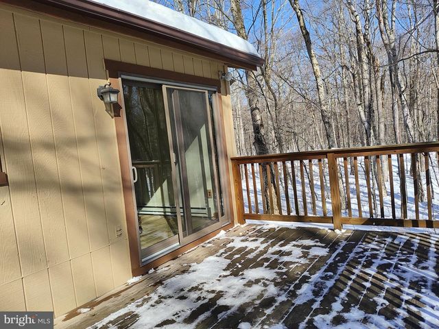 391 BERRY LN, Pocono Lake, PA 18347