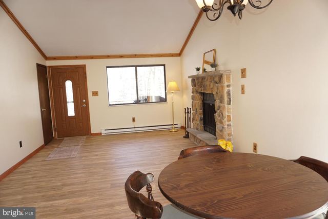 391 BERRY LN, Pocono Lake, PA 18347